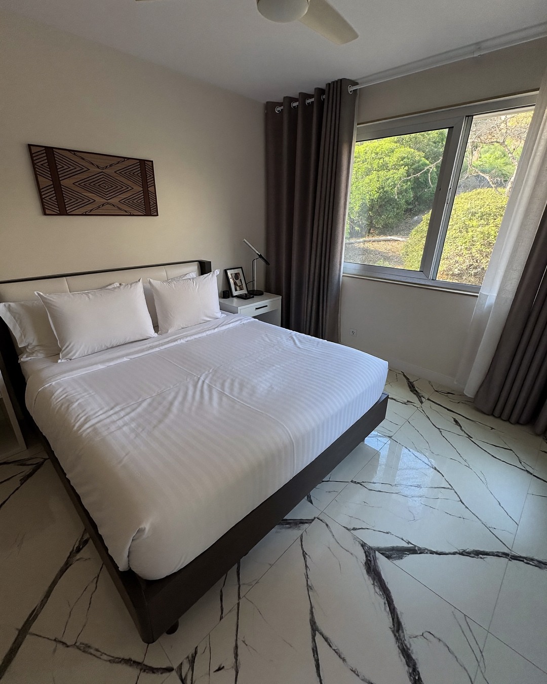 A fresh, quiet bedroom